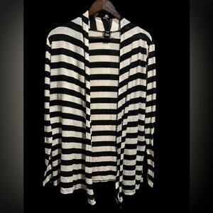 Black and white sweater Women’s L